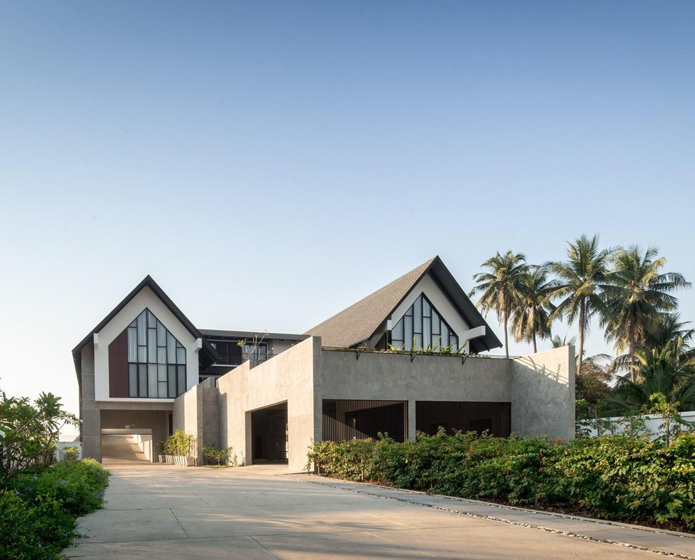 Luxury Villas Abroad